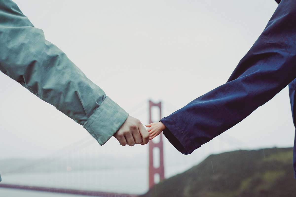 holding hands  sleeve